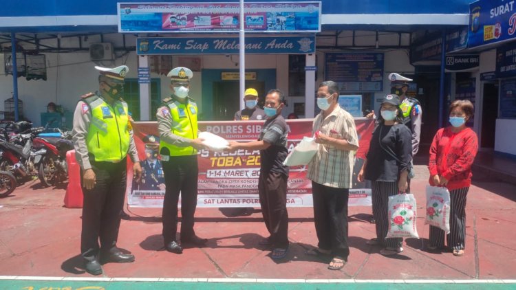 OPS KESELAMATAN TOBA 2022 POLRES SIBOLGA BAGIKAN BERAS