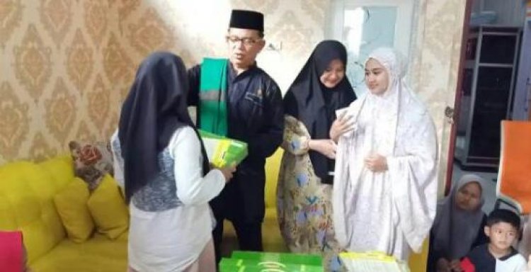 Ketua Golkar Sibolga, Salurkan Paket Lebaran Dan Santuni Anak Yatim