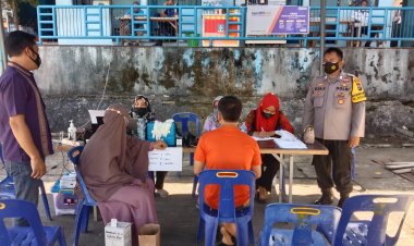 Kejar target, Polres Sibolga Bersama Dinkes kota Sibolga Gelar Vaksinasi di Berbagai Tempat