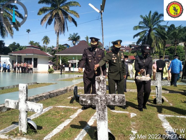 Kapolres Sibolga Inspektur Upacara Pada Ziarah Hari Kebangkitan Nasional