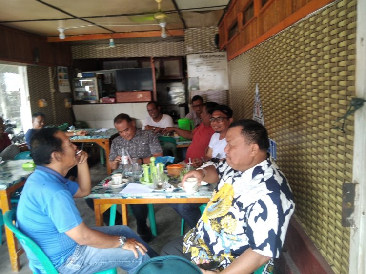 Syarfi Datangi Warkop dan Kagetkan Warga