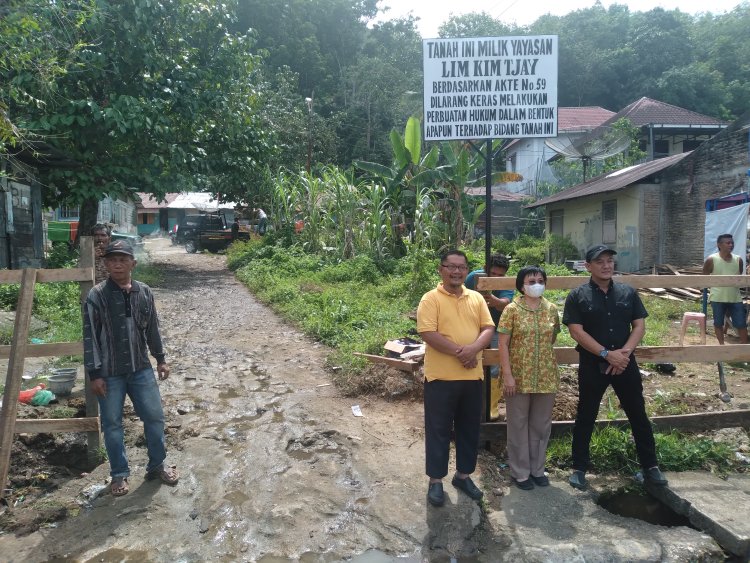 Sengketa Tanah Pekuburan Lim kim Tjay, Saling pasang Pagar, Dan Plank tegaskan bahwa itu milik yayasan Lim Kim Tjay