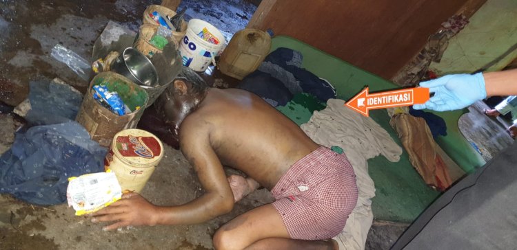 Sudah Mulai Bau, Mayat Lelaki Tua Ditemukan Dalam Posisi Bersujud 