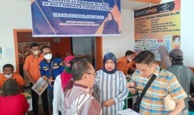 Anggota DPR RI Delmeria Tinjau Penyaluran BLT BBM di Sibolga