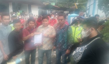 Mahasiswa Demo PLN UP 3 Sibolga, Tuntut Kabel milik Provider di Tiang Listrik Ditertibkan