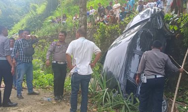 Mengantuk, mobil innova terjun ke jurang