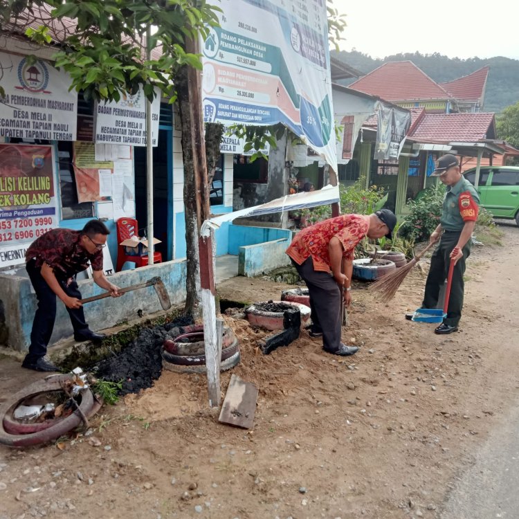Babinsa, Aparat Desa & Warga Gelar Gotong Royong Bersihkan Lingkungan