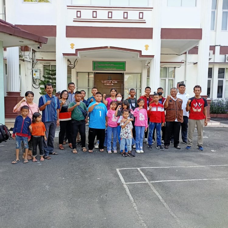 Kajari Sibolga Lepas Tim Karateka KKI Sibolga menuju Kejuaraan Ketum Forki Lhokseumawe