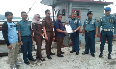 Usai Terima Dari Lanal Sibolga, Kejari Kembàlikan Kapal "Siluman" Kepada Terdakwa yang masih Ditahan Dilapas