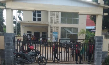 Mendapat Info Adanya Perubahan Suara Pada Web KPU RI, Massa PDIP Geruduk Kantor PPK Sibolga Utara