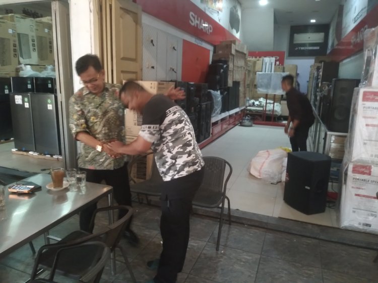 Viral Pelukan Dengan Anies Pakai Baju Golkar, Bertemu, Saling Bermaafan, jamil : Golkar Itu Partai Dewasa!