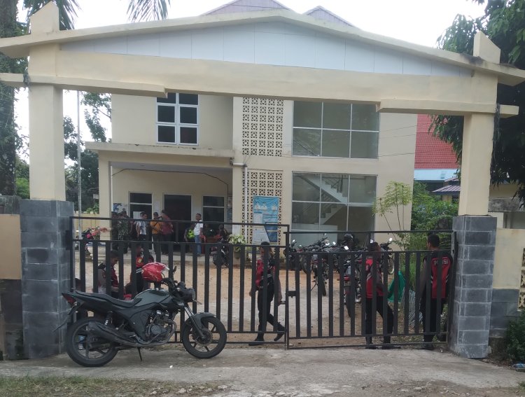 Mendapat Info Adanya Perubahan Suara Pada Web KPU RI, Massa PDIP Geruduk Kantor PPK Sibolga Utara