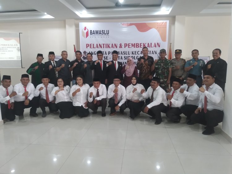 Bawaslu Sibolga, Lantik Anggota Panwaslu Kecamatan Se Kota Sibolga Untuk Pemilihan Kepala Daerah