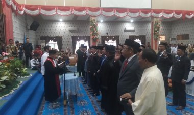 Ketua PN Sibolga Ambil Sumpah Dan Janji 20 Anggota DPRD Sibolga Periode 2024-2029