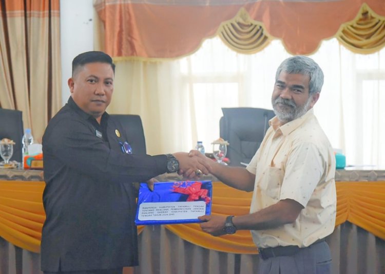 Pemkab Tapteng  Sampaikan Rancangan KUA dan PPAS P-APBD TA 2024 di Sidang Paripurna DPRD