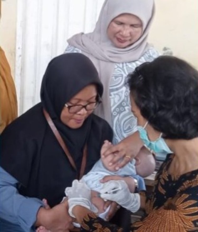 Cegah Stunting, Pemdes Gunung Kelambu Beri Makanan Tambahan Pada Balita