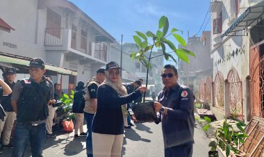 Bawaslu Sibolga Tanam Pohon Manggis, Simbol Kejujuran