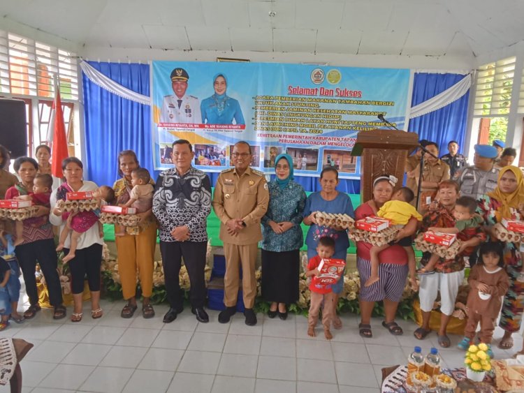 Tekan Stunting, Pj. Bupati Tapteng Berikan Makanan Tambahan Bergizi Untuk 75 Anak
