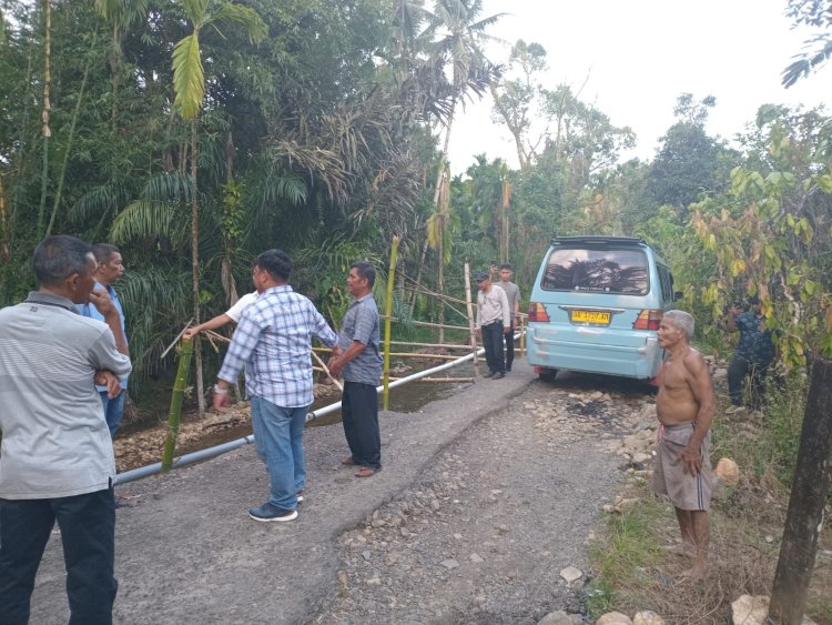 Bencana Jalan Longsor Hampir putuskan Akses Jalan Di Tap.Nauli 4, DPRD Tapteng Tinjau Lokasi Untuk Segera Diperbaiki