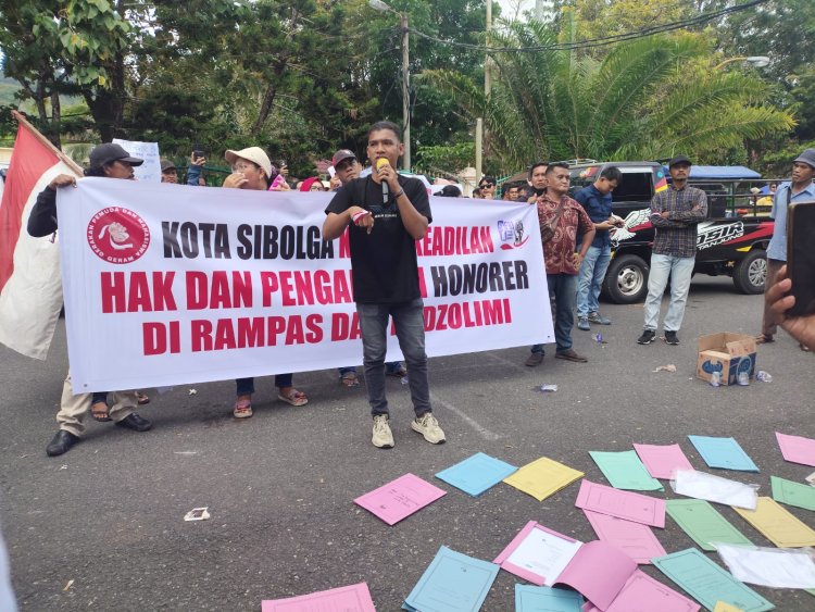 Koalisi Mahasiswa & Forum Honorer Indonesia Kota Sibolga Gelar Unjuk rasa Tuntut Dasar Dan Aturan Pemberhentian Honorer