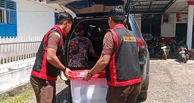 Kejari Sibolga Geledah Rumah Kades Muarabolak dan Kantor PMD Tapteng, Sita Dokumen Dana Desa