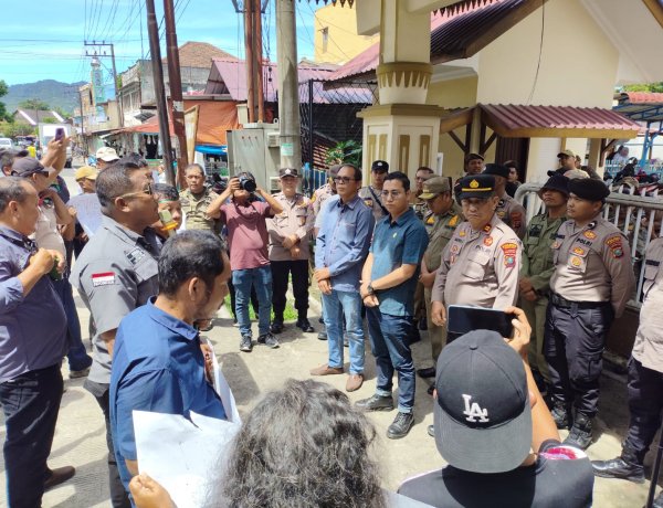 Aliansi Wartawan Demo Ke Kantor Walikota dan DPRD Sibolga, Feliks : Sebagai ASN, Jangan Terkontaminasi Kepentingan Politik